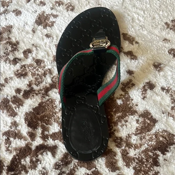 Women’s GG Gucci Black Flip Flops with Signature Straps - Picture 11 of 15